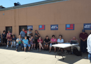 Scott Walker fans avoid the sun at his Sioux City event