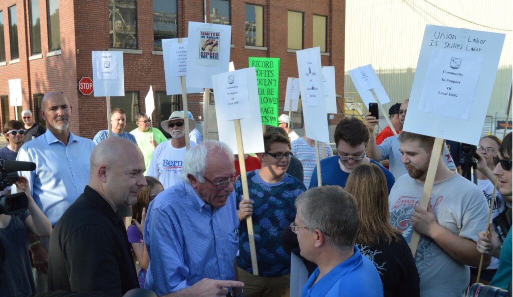 Sanders walks a picket line in Cedar Rapids, August 2015