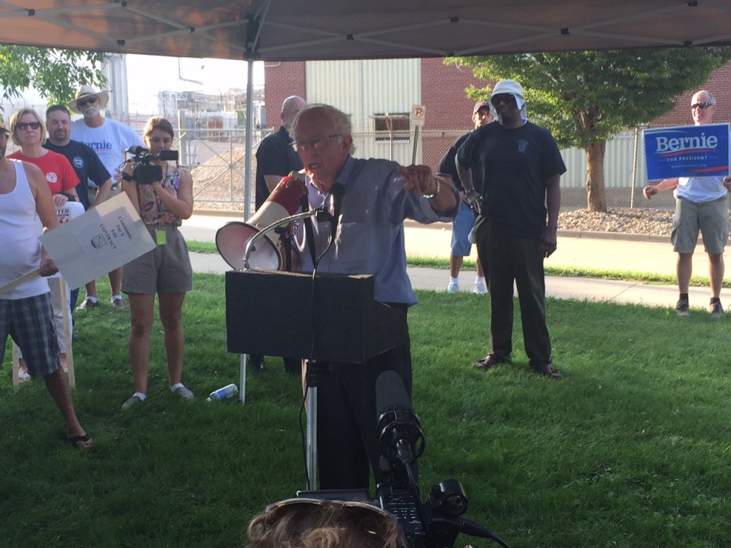 Sanders Labor Picket 1