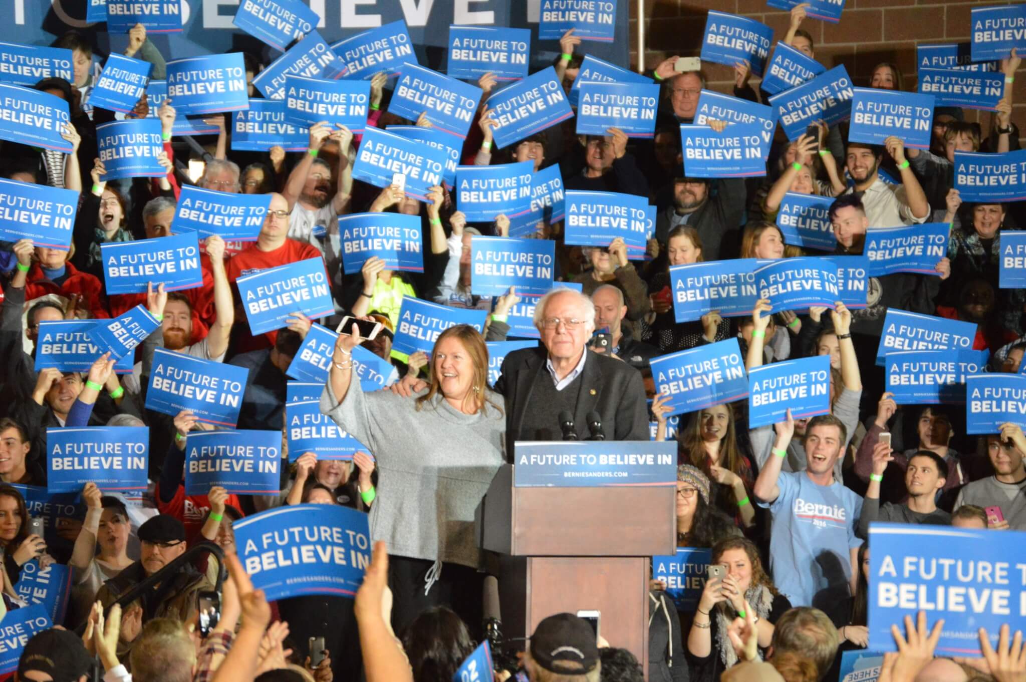 Sanders and a crowd of 1,200 in Des Moines