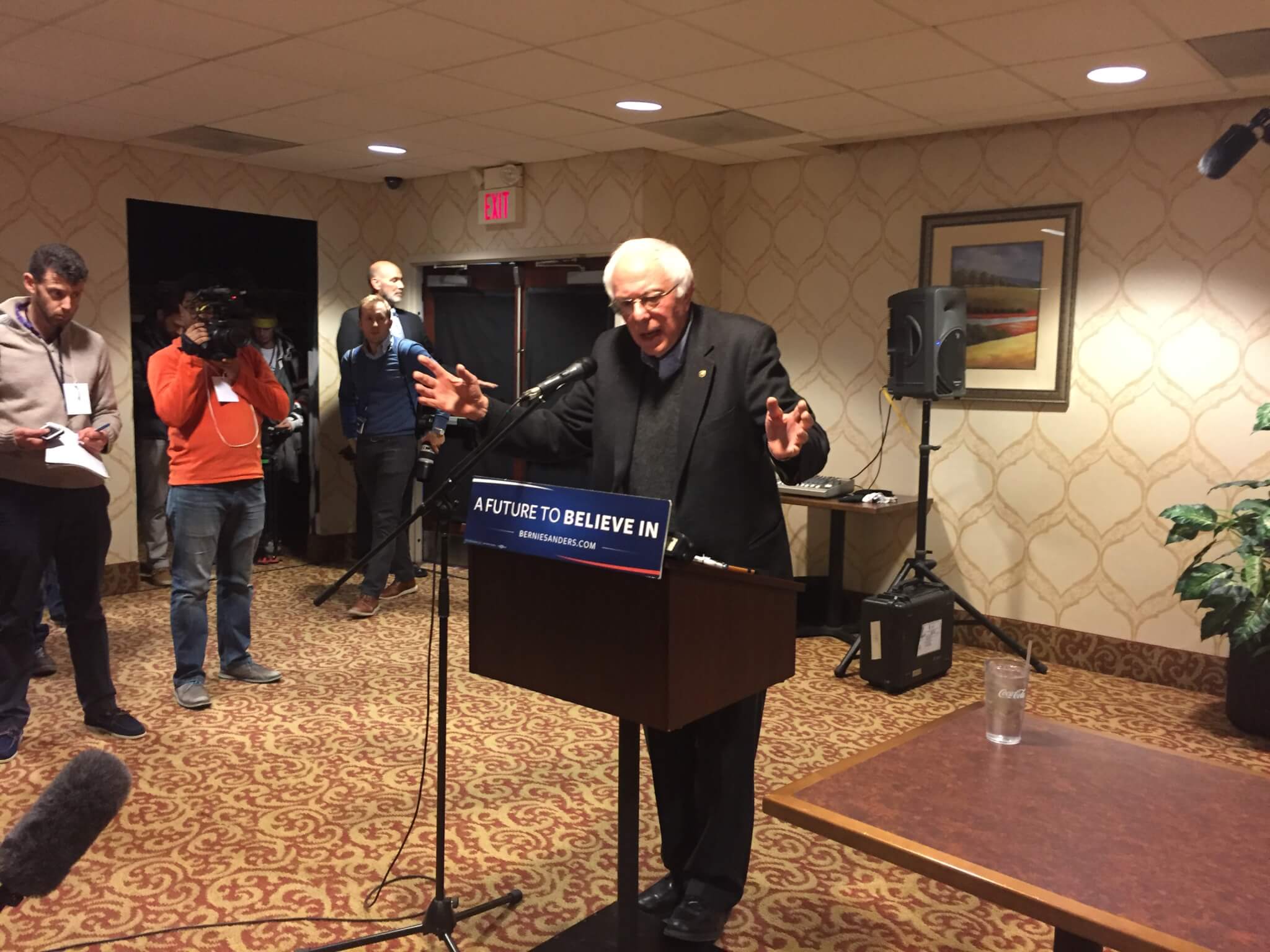 Sanders speaks to reporters in Marshalltown