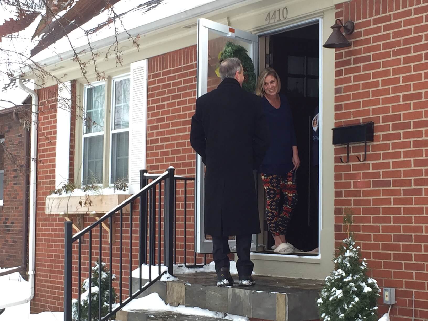 O'Malley talks with a voter at her door in Des Moines