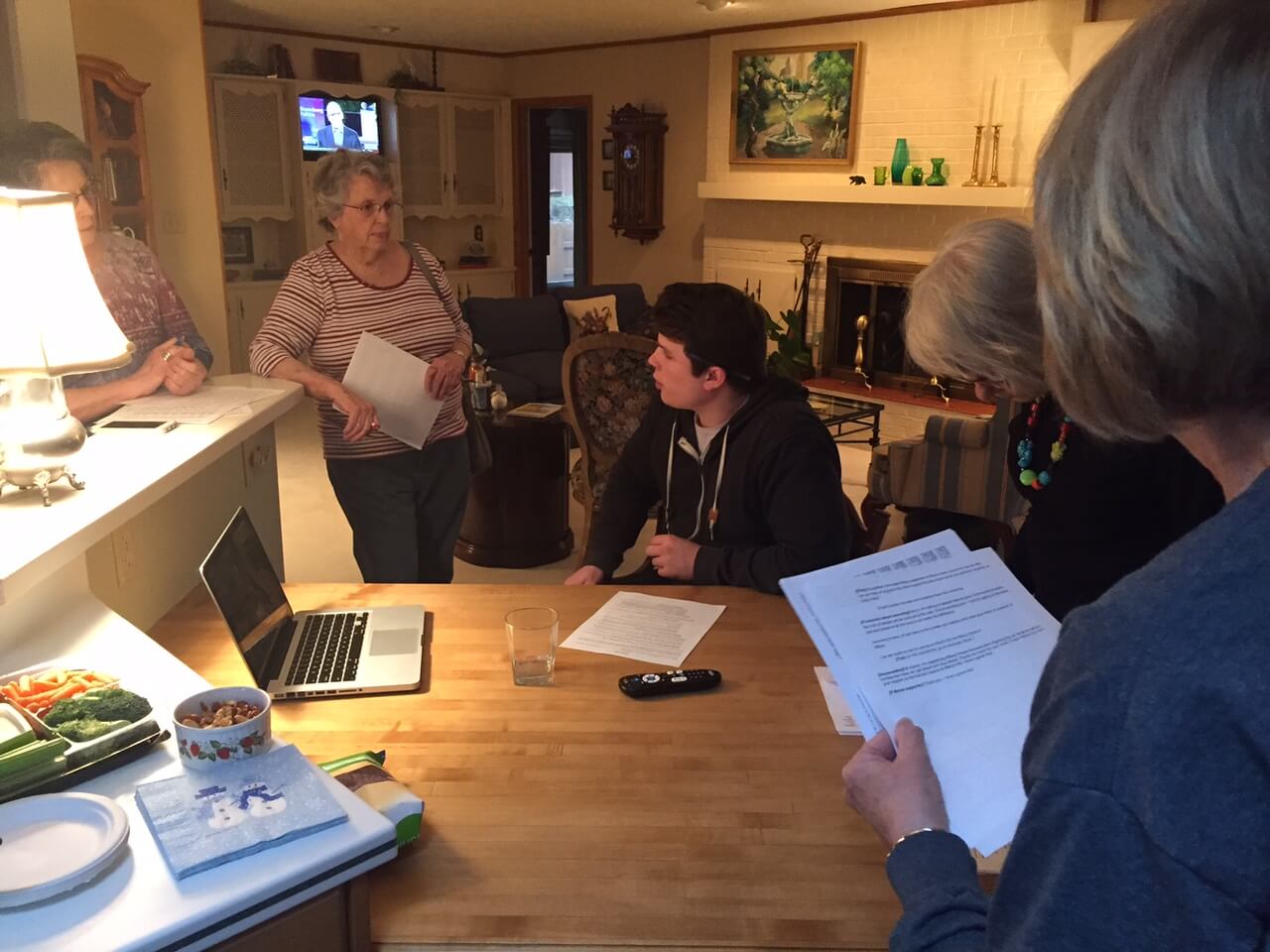 Clinton organizer Sean Butler trains volunteers in Garden City