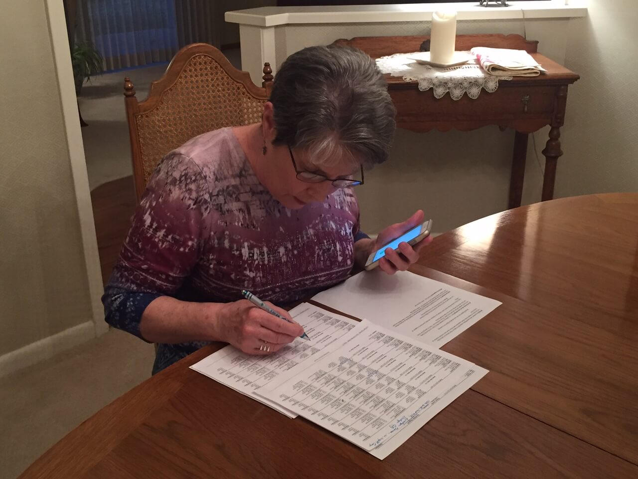 Clinton volunteer makes calls at a phone bank in Garden City