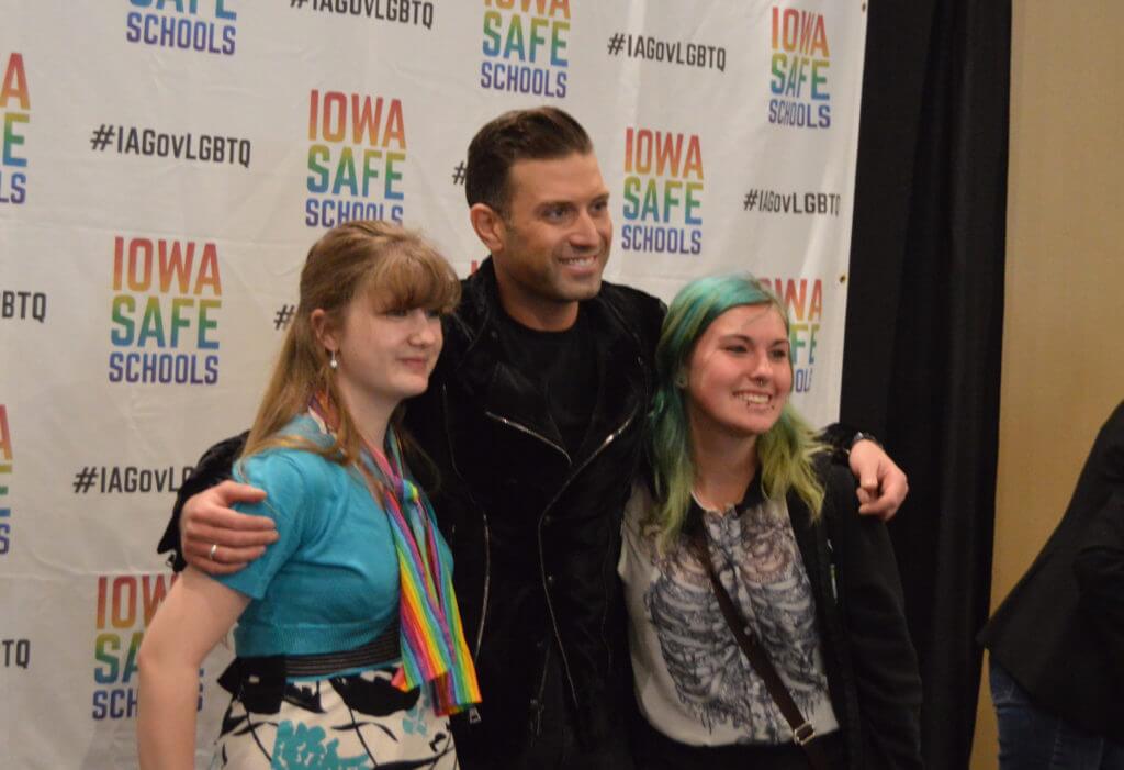 Omar Sharif, Jr poses for pictures with students