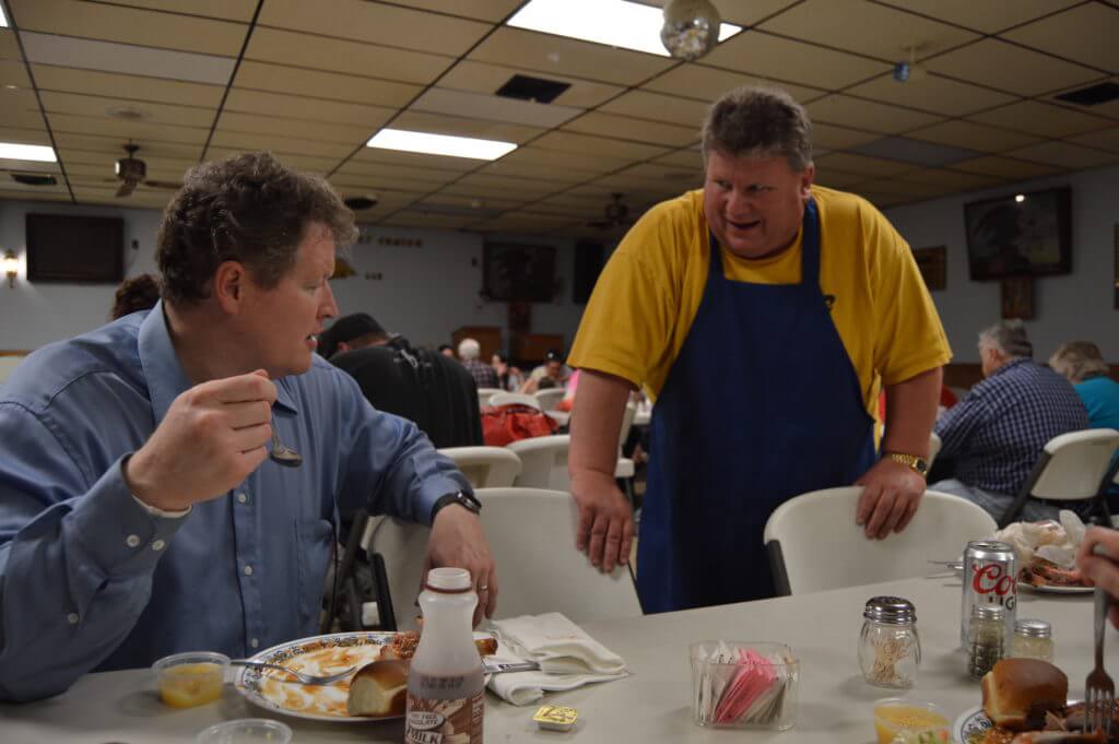 Murphy talks with longtime Dubuque labor allies at the dinner