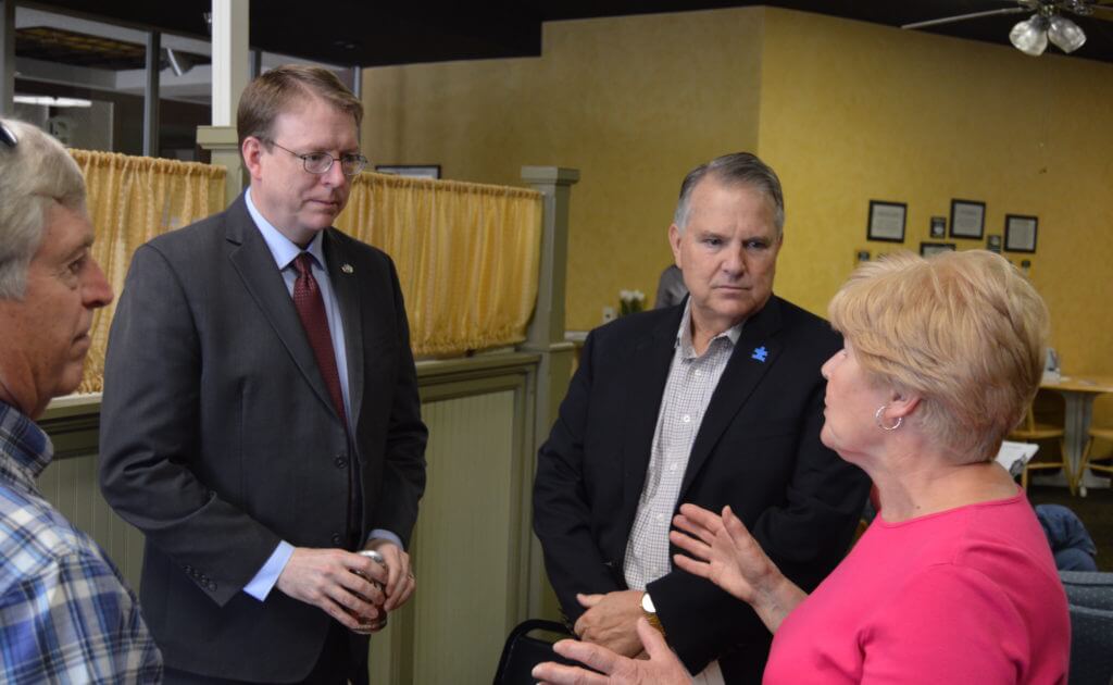 Hogg speaks with voters at a Fort Dodge coffee shop