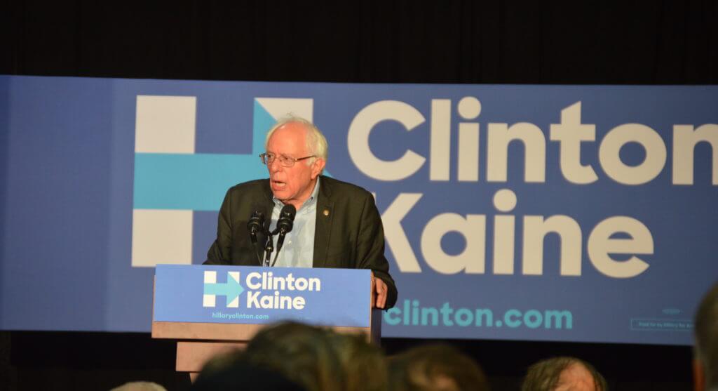 Sanders speaks to students at Drake at October rally