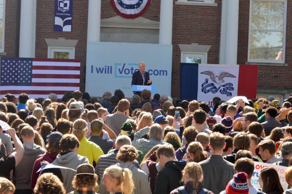 Bill Clinton speaks at Cornell College