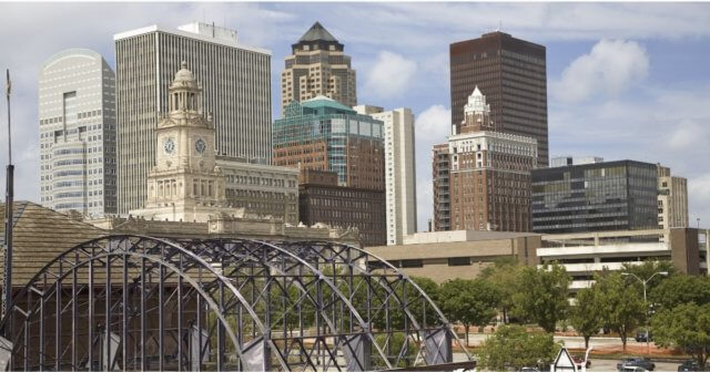 Des Moines skyline with the HUB Tower (green roof) in center